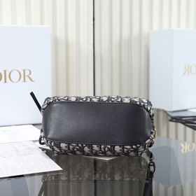 Эта сумочка Dior Bow , выполненная в 