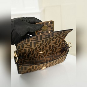 Оригинальная модель малого размера. Но