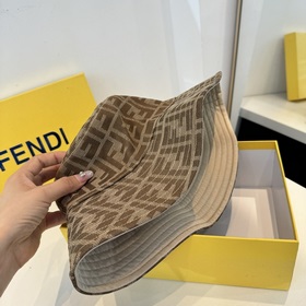 FENDI： Кепка-рыбацкая шапка из коллекц