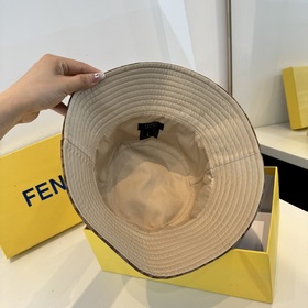 FENDI： Кепка-рыбацкая шапка из коллекц