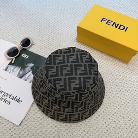 Прекрасная рыбацкая кепка FENDI с клас