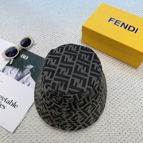 Прекрасная рыбацкая кепка FENDI с клас