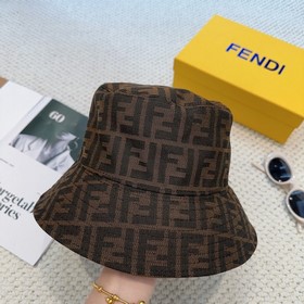 Прекрасная рыбацкая кепка FENDI с клас