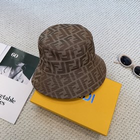Прекрасная рыбацкая кепка FENDI с клас