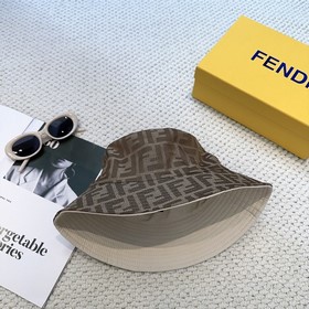 Прекрасная рыбацкая кепка FENDI с клас
