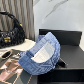 FENDI — бейсболка с логотипом виде бук