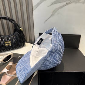 FENDI — бейсболка с логотипом виде бук