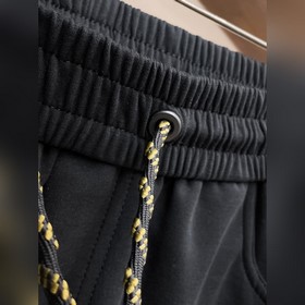 Fendi, с полным набором логотипов — но