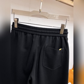 Fendi, с полным набором логотипов — но