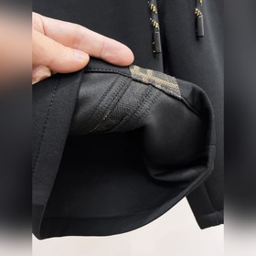 Fendi, с полным набором логотипов — но