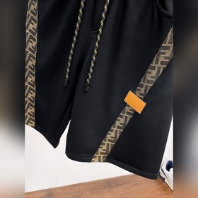 Fendi, с полным набором логотипов — но