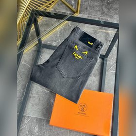 Новые модели Fendi IT уже в продаже —