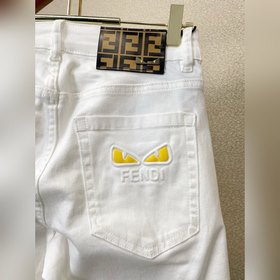 Новая модель джинсов Fendi 26-го года 