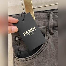 Fendi представляет новую коллекцию лет