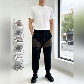 FENDI — новые модели повседневных брюк