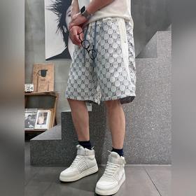 Fendi, с полным набором логотипов, нов