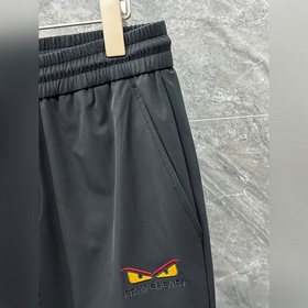Новинка начала осени — модные спортивн