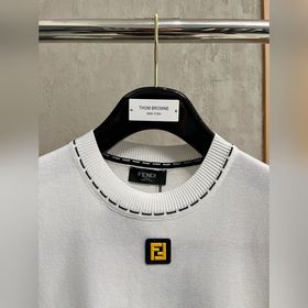 Новая модель трикотажного свитера с ко