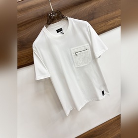 Новая модель футболки Fendi, выполненн