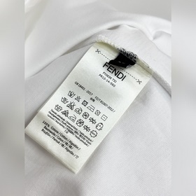Новая модель футболки Fendi, выполненн