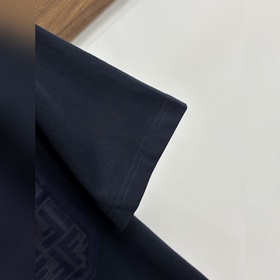 Новая модель футболки от Fendi, выполн