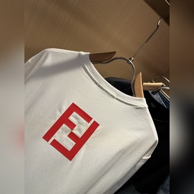 Fendi： Новая коллекция весна-лето 2026