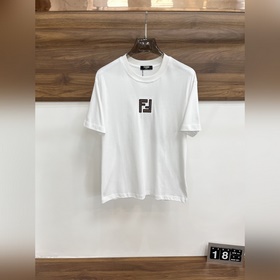 Fendi — новая весенняя коллекция： футб