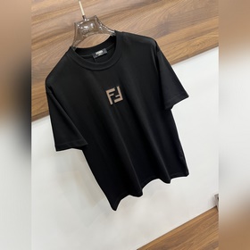 Fendi — новая весенняя коллекция： футб