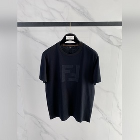 Fendi 26： премьера новой коллекции вес