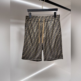 Новая весенняя коллекция Fendi： компле