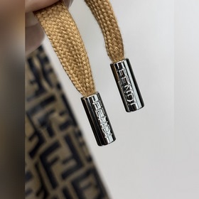 Новая весенняя коллекция Fendi： компле