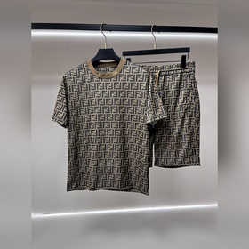Новая весенняя коллекция Fendi： компле