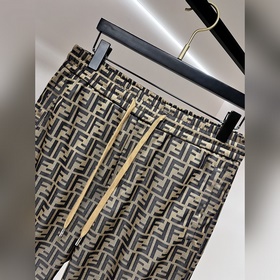 Новая весенняя коллекция Fendi： компле