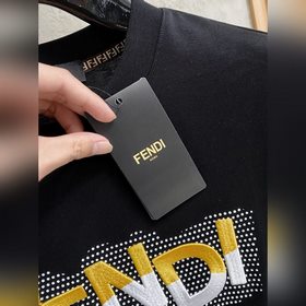 Fendi представляет новую коллекцию вес