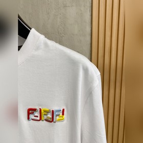 Fendi представляет новую коллекцию вес