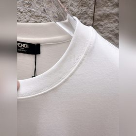 Fendi 26： премьера новой весенне-летне