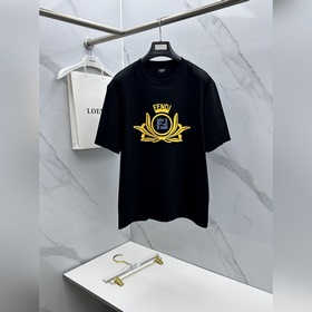 Fendi： премьера новой коллекции в фирм