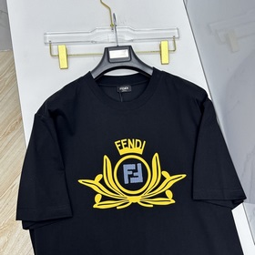 Fendi： премьера новой коллекции в фирм