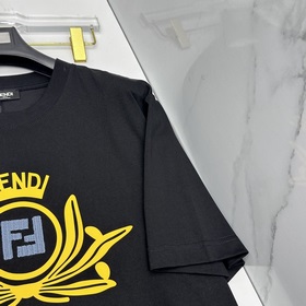 Fendi： премьера новой коллекции в фирм