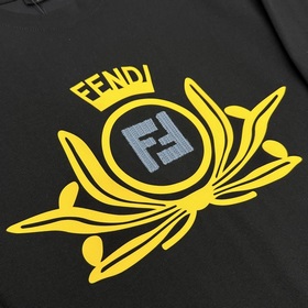 Fendi： премьера новой коллекции в фирм