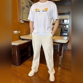 Fendi — классическая белая футболка с