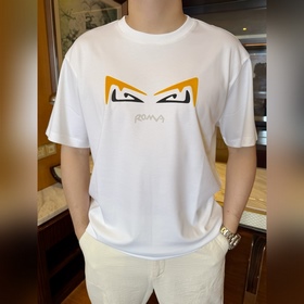 Fendi — классическая белая футболка с 