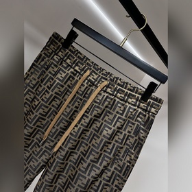 Новая весенняя коллекция Fendi： компле