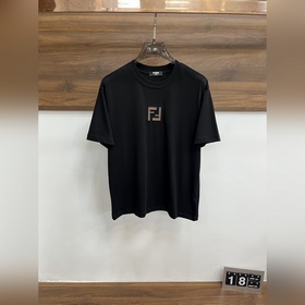 Fendi — новая весенняя коллекция： футб