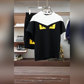 Fendi — модный комплект из тонких шорт