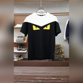 Fendi — модный комплект из тонких шорт