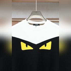 Fendi — модный комплект из тонких шорт
