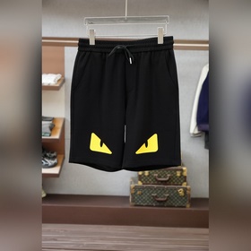 Fendi — модный комплект из тонких шорт