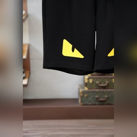 Fendi — модный комплект из тонких шорт