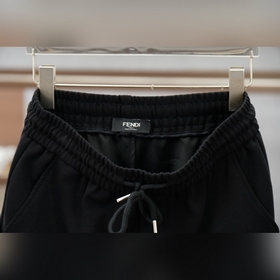 Fendi — модный комплект из тонких шорт